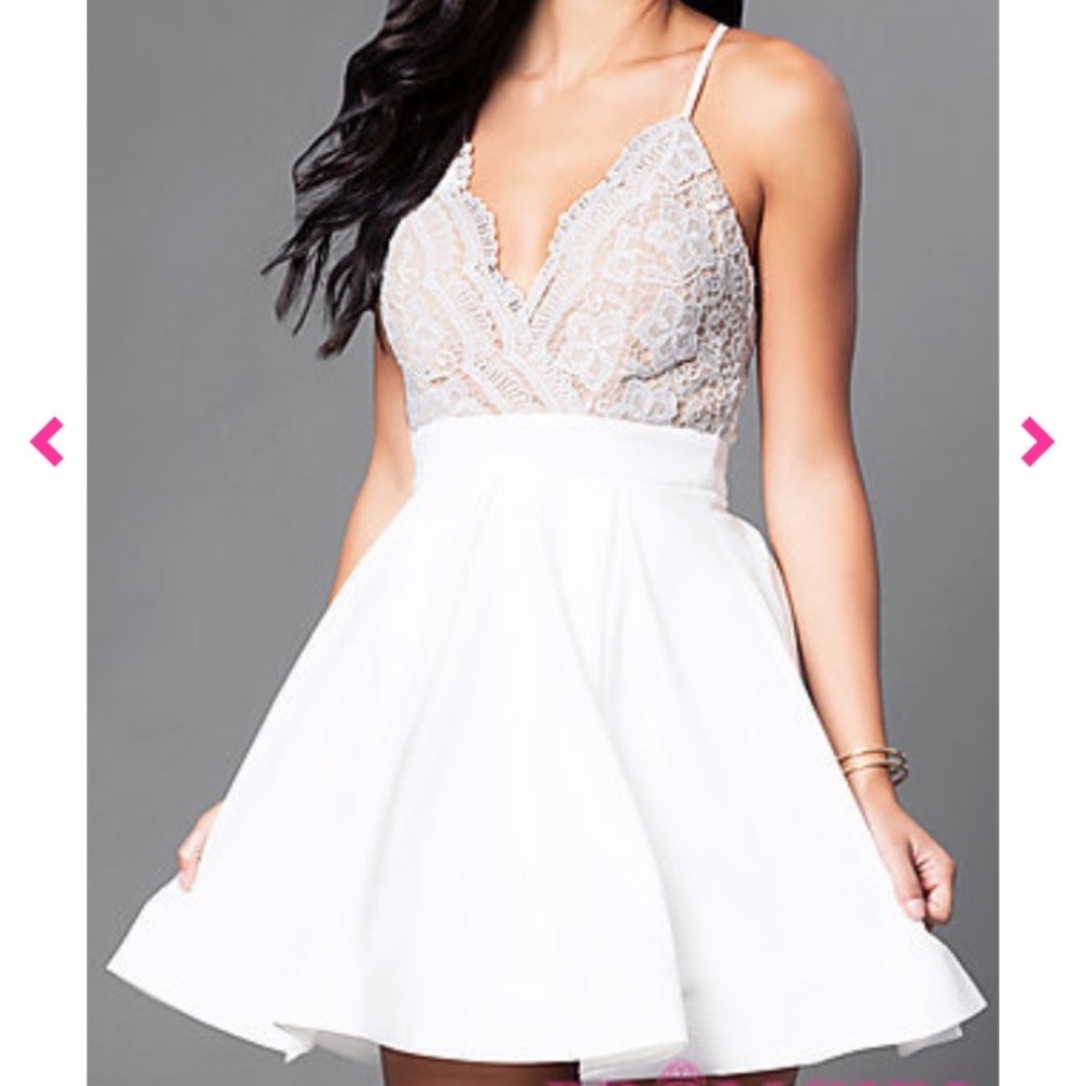 White Lace Short Formal Dress with open back (S)